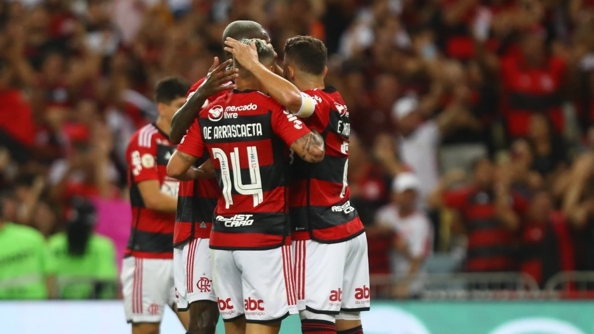 Embalado, Flamengo vence Fortaleza no Maracanã