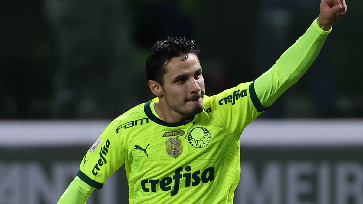 Raphael Veiga marca de falta e Palmeiras vence Vasco no Allianz