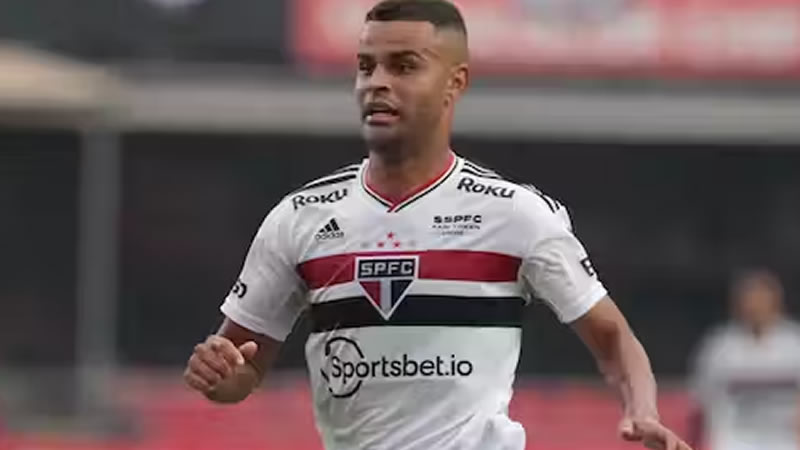 São Paulo acerta renovação de contrato com jogador titular